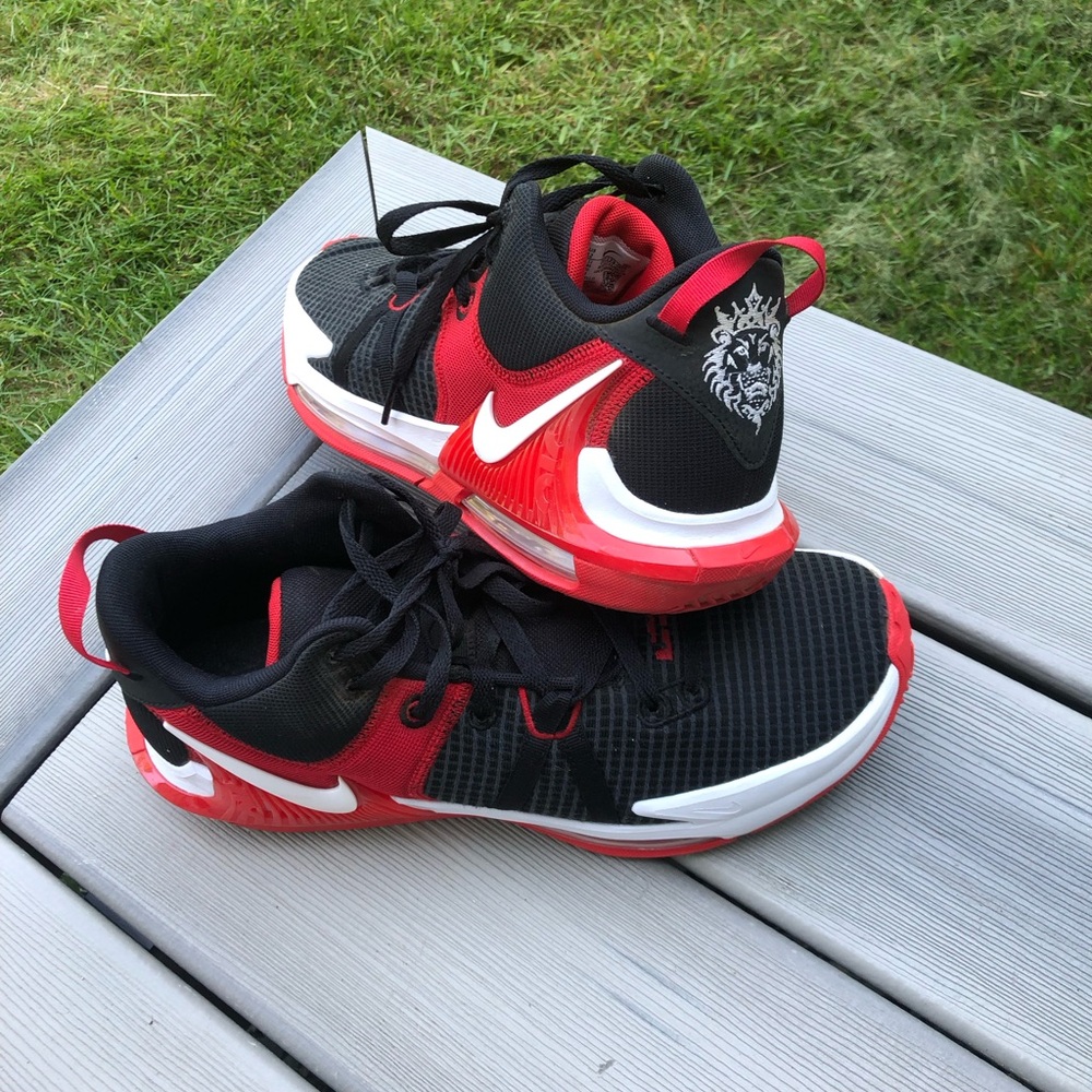 Nike LeBron Witness VII basketball Shoes Men’s Sz 12